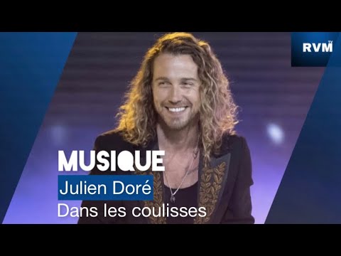 Julien Doré dans les coulisses avant de monter sur scène