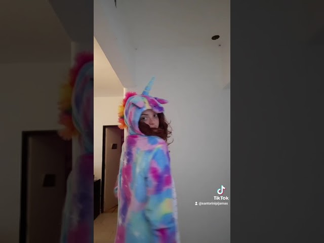 Vídeo relacionado con SimZoo Adulto Disfraz Pijama Unisex Pijama Kigurumi Onesie para Carnaval Halloween Cosplay Ropa de Dormir Traje de Disfraz para Navidad Festival Mujer y Hombre