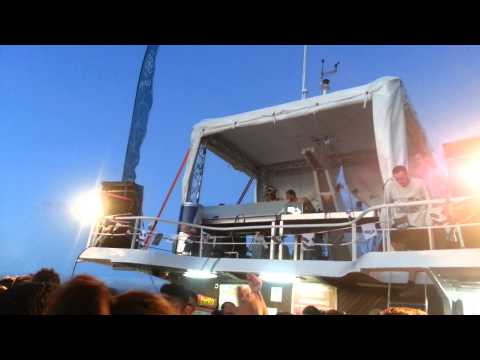 The Martinez Brothers |BOAT PARTY|  plays Green Velvet - Genedefekt