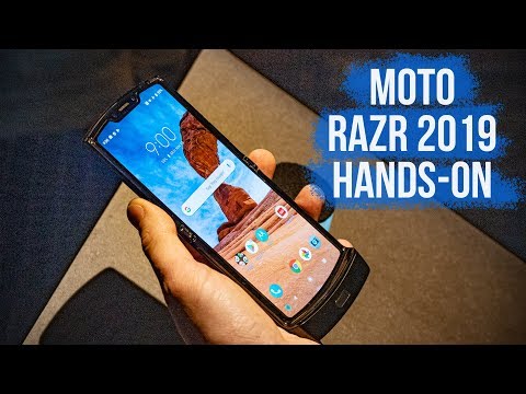 Moto Razr 2019 First Look: A Flipping Foldable Phone!