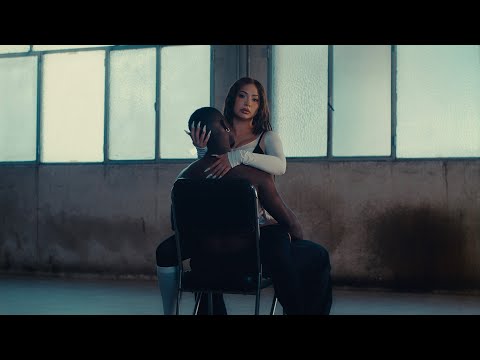 Bea Pelea - Intriga (Videoclip Oficial)