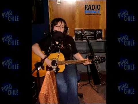 Daniela Henríquez - Espejo & Papeles Manchados (Puro Chile - Radio UNIACC)
