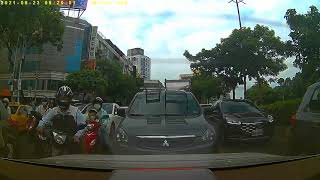 [問題] 小擦撞 對方跑掉