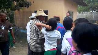 preview picture of video 'schoolgirls fight in Colombia (2)-pelea callajera de estudiantes (2).3gp'