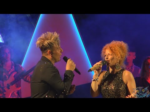 Renzo Biondi e Rossella Ferrari - Jesolo Piazza Manzoni - by Giovanni Rosin - John