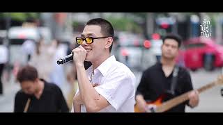 Download lagu รักแรก (FIRST LOVE) - ต้าห์อู๋ LIVE SESSION @ SIAM SQUARE mp3