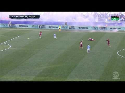 Derby febbraio 2014 - Candreva tira un pugno a Torosidis e l'arbitro fa finta di non vedere