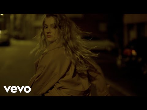 Videoclip de Comme une voiture volée — Benjamin Biolay