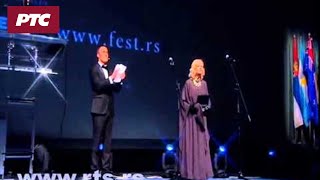 MILENA DRAVIĆ PALA SA SCENE (VIDEO)