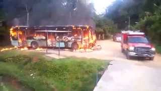 preview picture of video 'Ônibus incendiado em Blumenau'