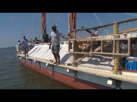 Hawaiian voyaging canoe sails around the world with retro navigating techniques