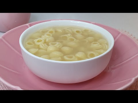 CALDO DE POLLO CASERO.