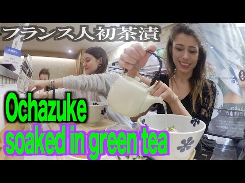 Amazing Japanese food culture: eating rice soaked in tea 日本のご飯にお茶を入れて食べる文化はすばらしい
