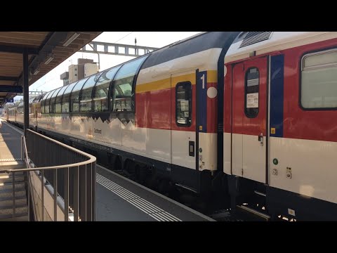 Einfahrt des Gotthard Panorama Express in Arth-Goldau auf Gleis 8