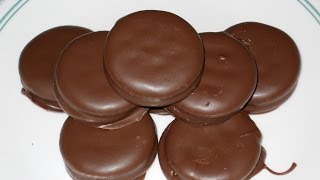 Holiday Treats: Chocolate Covered Peanut Butter & Ritz Crackers