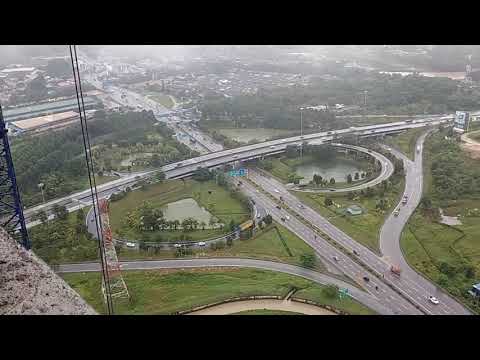 Pemandangan jalan di atas gedung SAGAT menarik