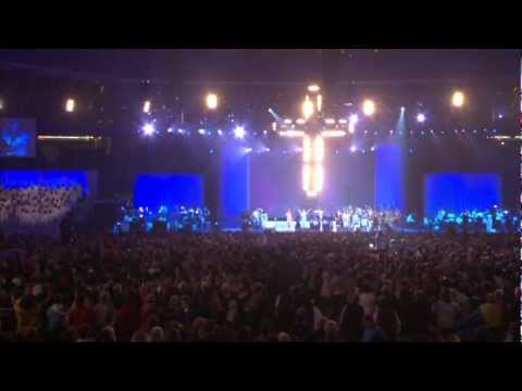 23 Awesome God (Grandioso Es Nuestro Dios) - Heaven's Rehearsal 2008