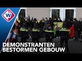 Meerdere aanhoudingen bij bestorming OPCW-gebouw - OMROEP WEST