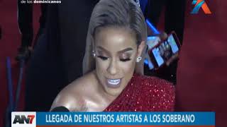¡Vea la llegada de los artistas a los Premios Soberano!