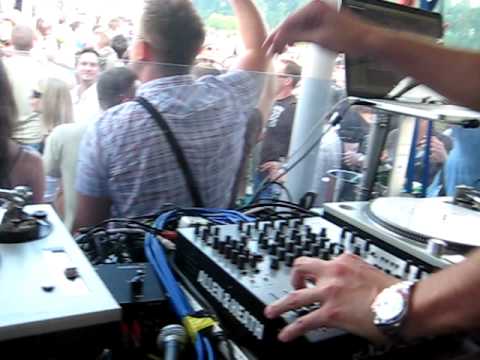 Italoboyz playing Bubbaloop - ezra weekend on terror clicks records at Pollerwiesen boat june 2009