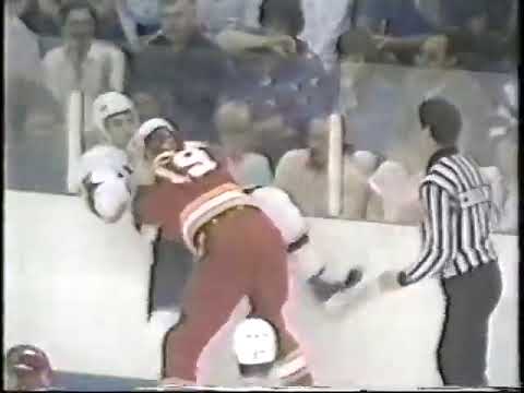 Tim Hunter vs Jim Pavese Round 1