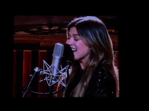 Kelly Clarkson Covering Walking After Midnight by Patsy Cline
