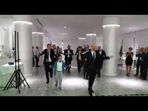 Gianni lo Sposo ballerino che fa impazzire il web