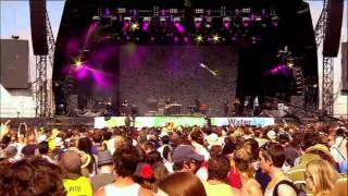 05 D.N.A. - The Kills. Glastonbury 2011.