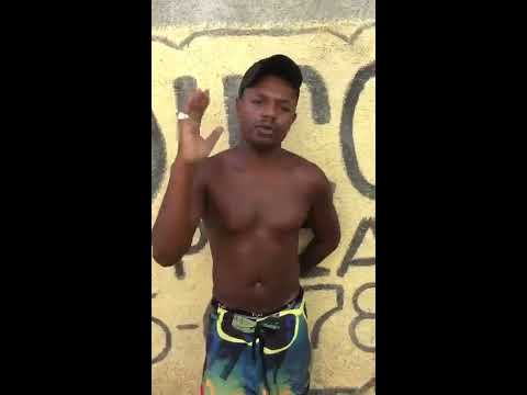 MC urubuzinho foi parado por polícias do 41 de Irajá e policiais mandam ele cantar pro 41º BPM