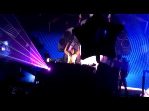 Bal en Blanc 19 (2013) - Armin van Buuren Lasers