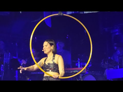 MINE LIVE IN MÜNCHEN  - Baum