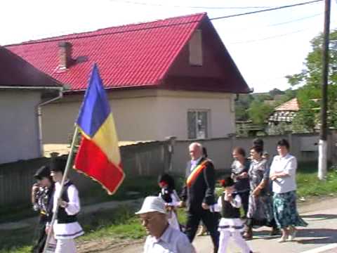 01 ZIUA COMUNEI RÂCIU - SFÂNTUL ILIE - PLECAREA DIN FAŢA ŞCOLII