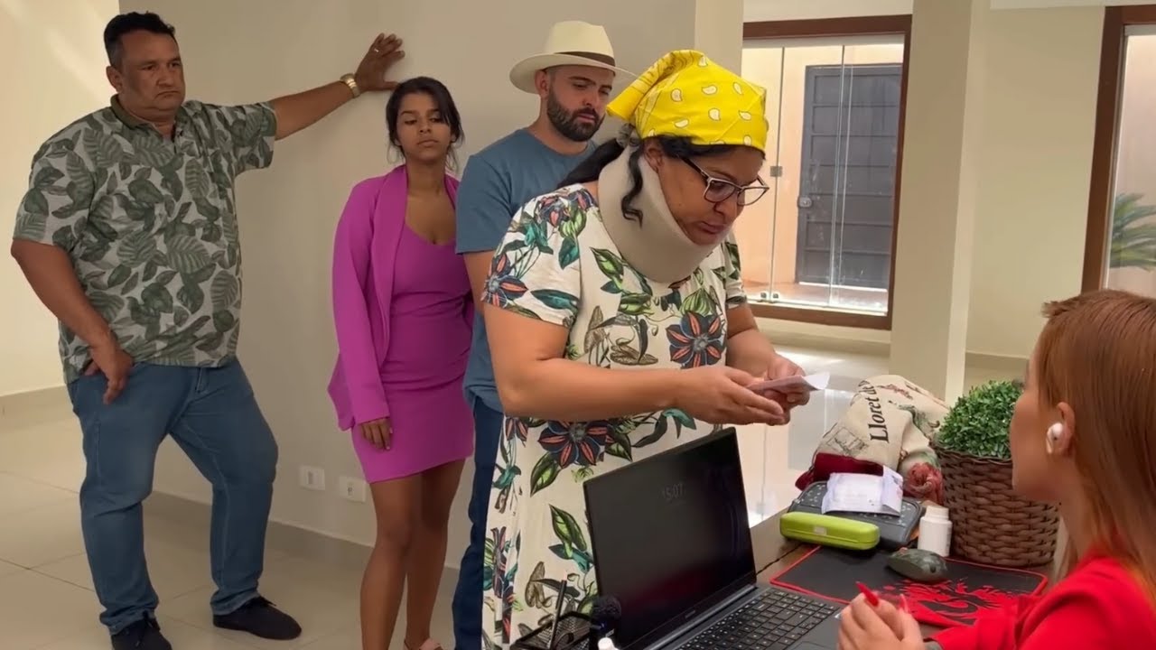 A patroa culpou um de seus funcionários de larapios de celular! (FILME COMPLETO)