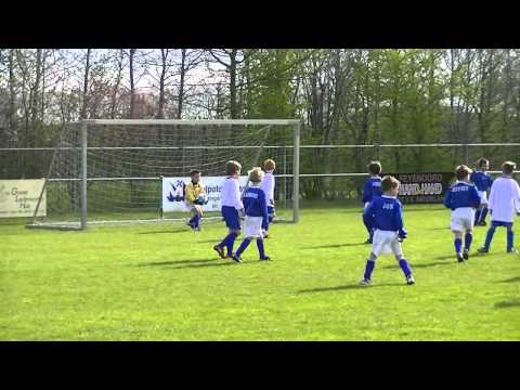 Voetbal oefenwedstrijd Nieuwland F2 - Serooskerke F4   14 april 2012