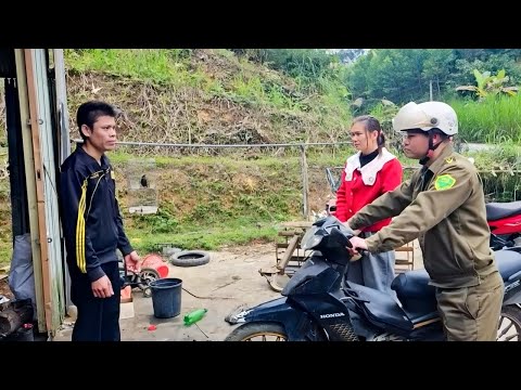 The two of them happened to meet Mai's husband, who was now working very hard