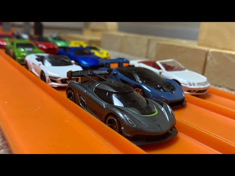 Hot Wheels Super Cars Tournament 18 ft. Koenigsegg Jesko, McLaren Senna, and More!