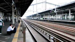 preview picture of video 'Shinkansen passing at Utsunomiya'