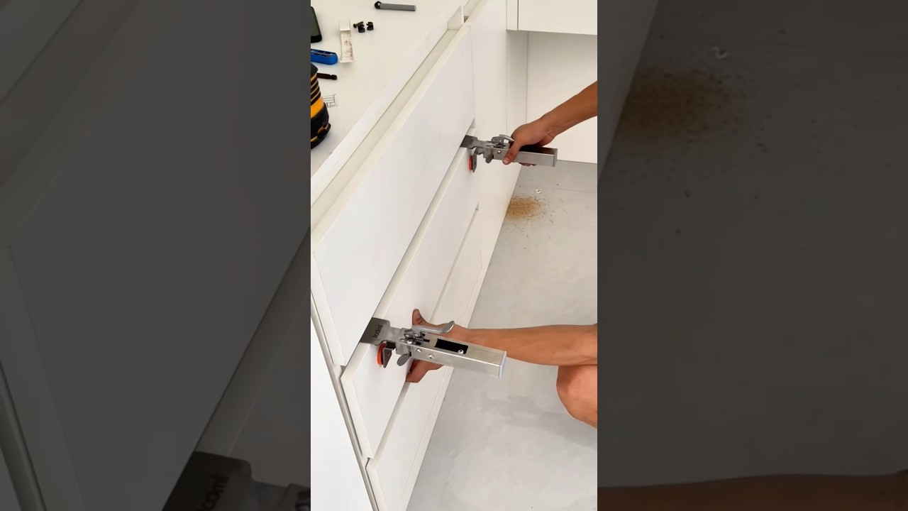 Effortless Drawer Panel Mounting with the Press Type Quick Drawer Clamp!