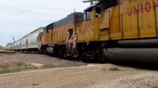 preview picture of video 'UNION PACIFIC AT EARLVILLE IL'