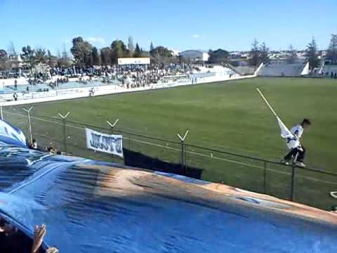 "LA BANDA DEL SANDIA Y TODA LA GENTE ESTRENANDO EL TELON MAS GRANDE DEL SUR!" Barra: La Banda Del Sandia • Club: Guillermo Brown