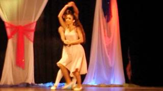 &quot;Vivo per lei&quot; interpretado por Anabella Cazador y Federico Fabero.