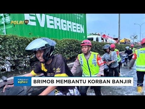 PERSONEL BATALYON A PELOPOR POLDA JAWA TENGAH MEMBANTU KORBAN BANJIR KALIGAWE GENUK