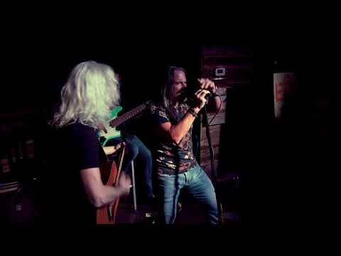 Edge of Free - Autumn // Official Live “unplugged” clip