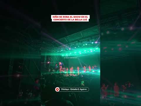 Niño se roba show en #labellaluz