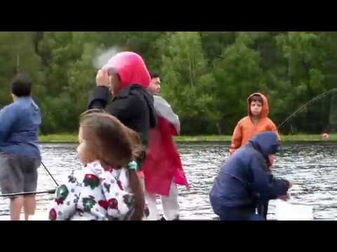 Coj Tseg Neeg Mus Fishing At Alaska
