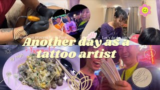 Another day of a cool tattoo artistช่างแตงกวาพามาสักลายมินิมอลให้ลูกค้ากันค่ะ ทำงานเสร็จไปงานงิ้วกัน