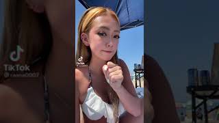 天サロした後に海に来る女の子の乳揺れ