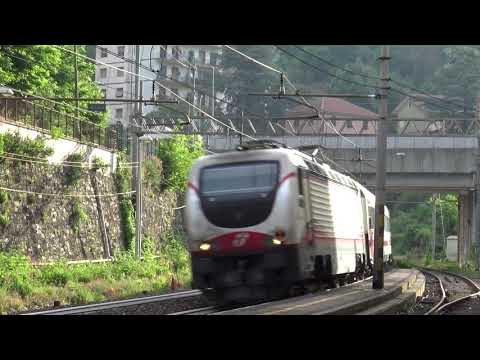 IL SALUTO DELLA E 402B CON L' IC IN STAZIONE A MIGNANEGO (GE) 7 - 6 - 2018