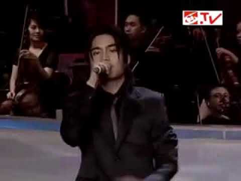 carly menagis saat menyanyi lagu saat terakhir