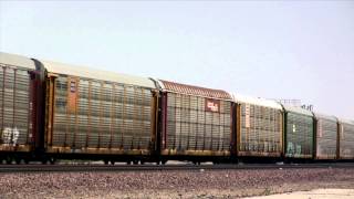 preview picture of video 'BNSF and Union Pacific Trains at Daggett'